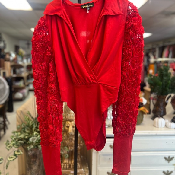 Red Floral Sleeve Women's Top - Picture 2 of 4